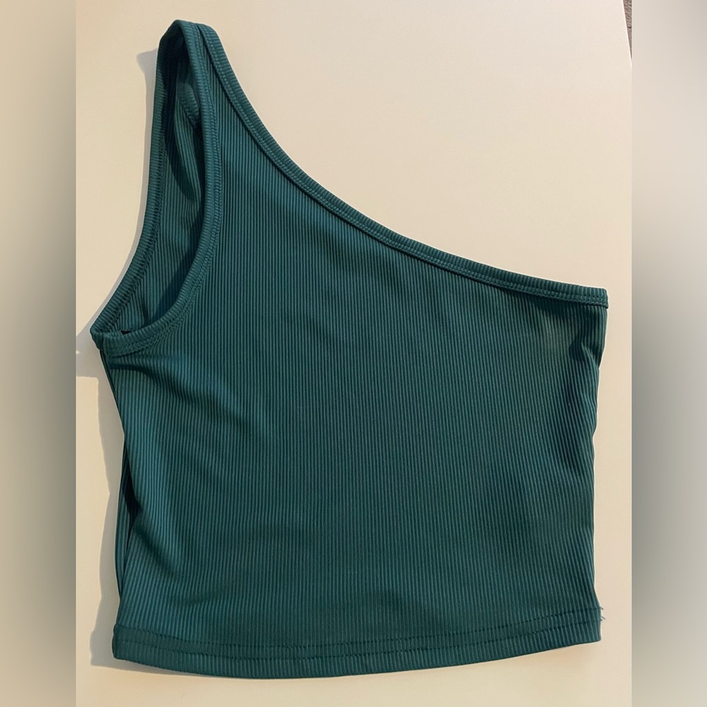 ONE SHOULDER CROP TOP
